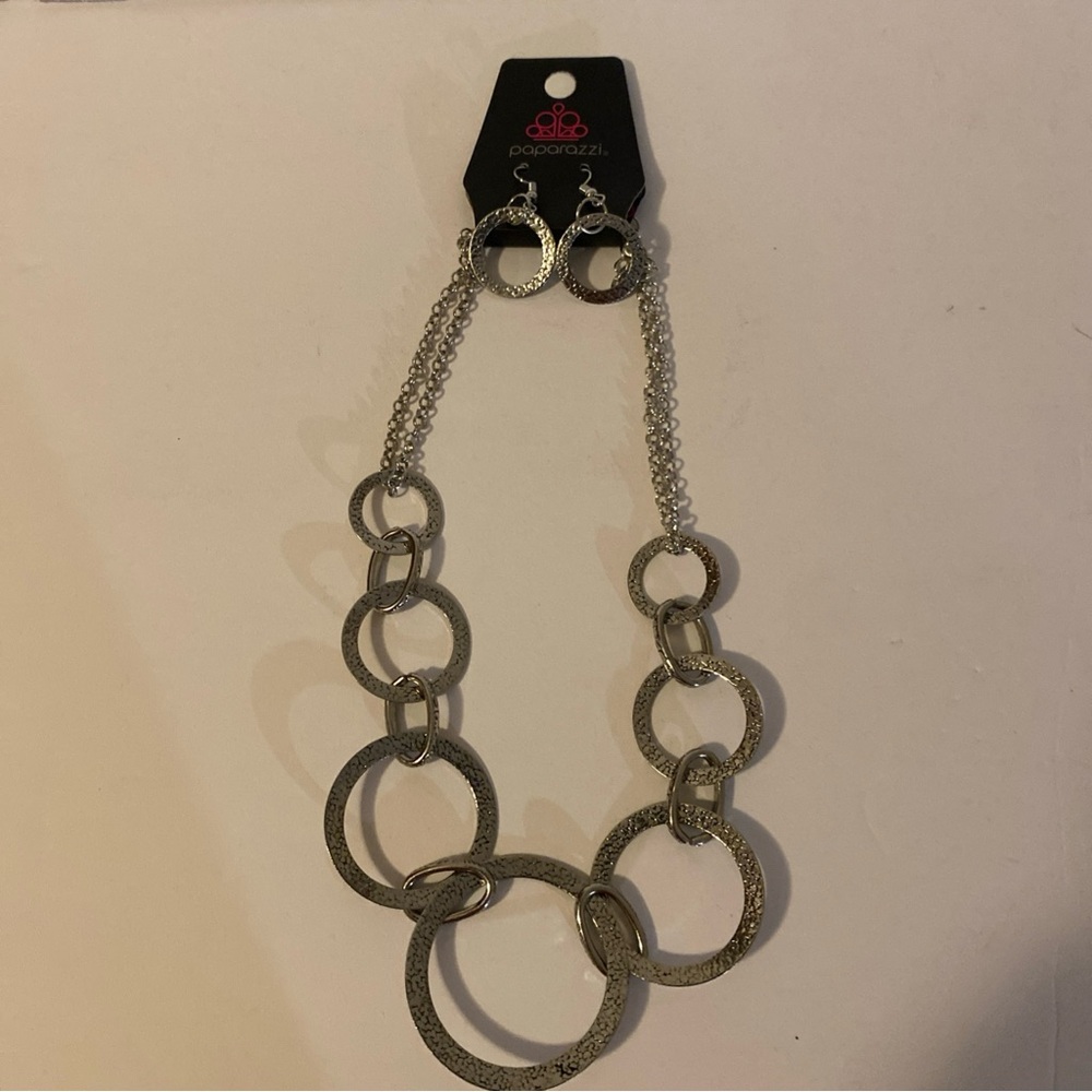 Paparazzi Silver Hammered Hoop Bib Necklace and Matching Hoop Earrings Set NWT